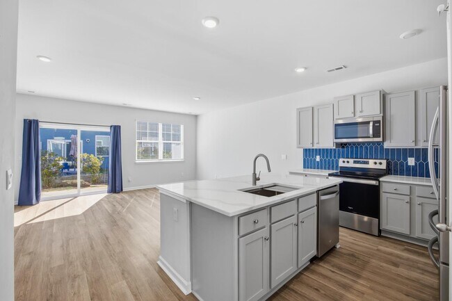 Building Photo - 6668 Lemon Ln