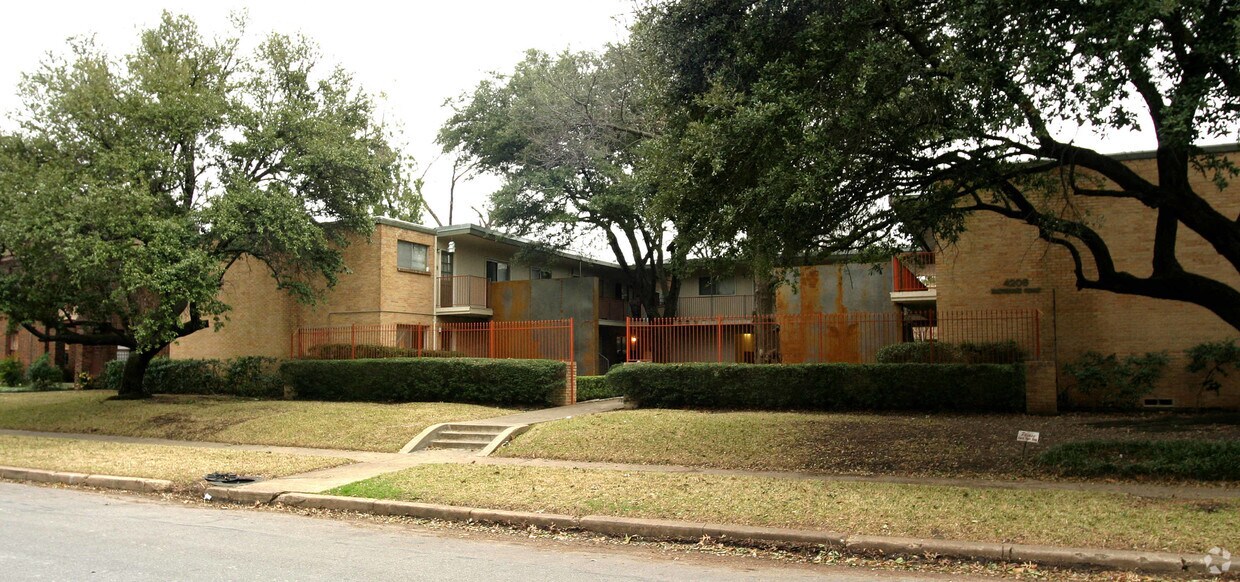 Foto del edificio - Cazen