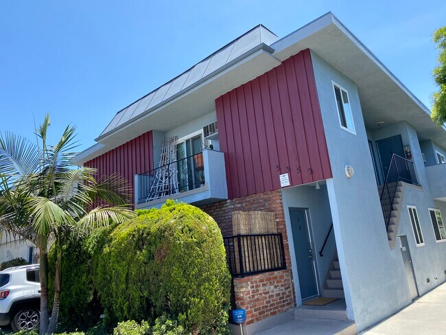 Building Photo - 3352 Bagley Ave