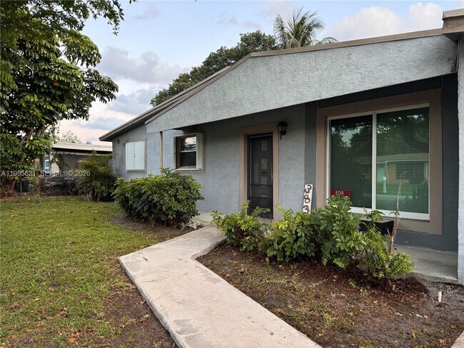 Foto del edificio - 3830 SW 31st St