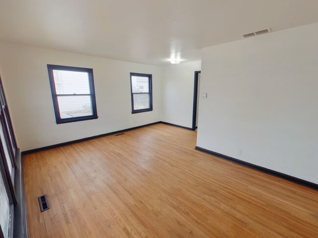 Building Photo - 1842 N Chautauqua St