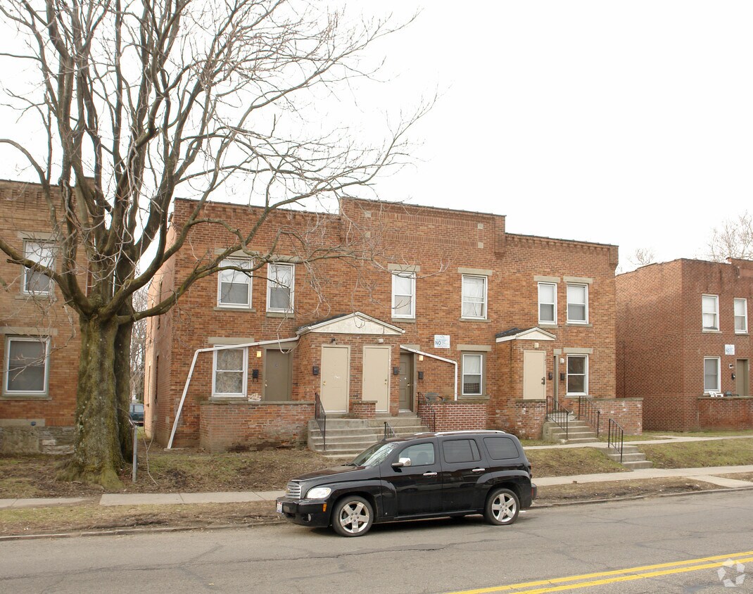Building Photo - 341-345 E 11th Ave