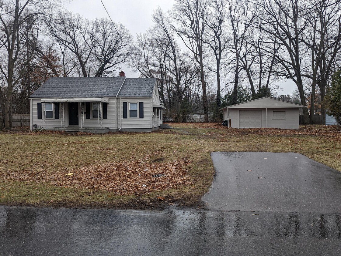 Primary Photo - 20237 Midway Ave