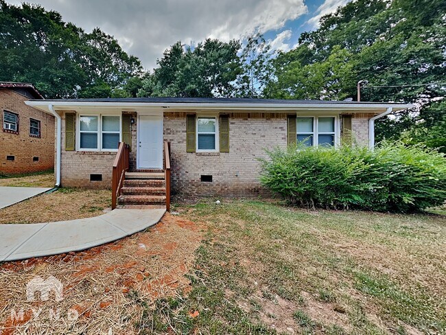 Building Photo - 401 Oak Dr