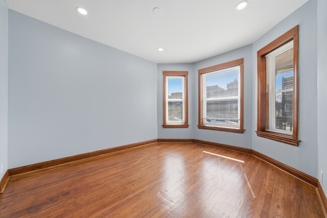 Foto del edificio - 4044 W Potomac Ave