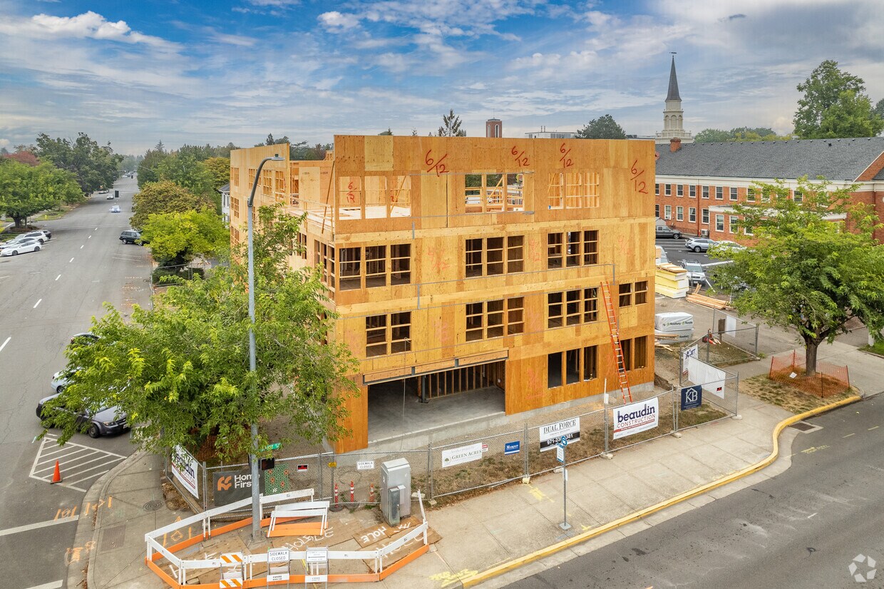 Courtney Place Apartments in Salem, OR