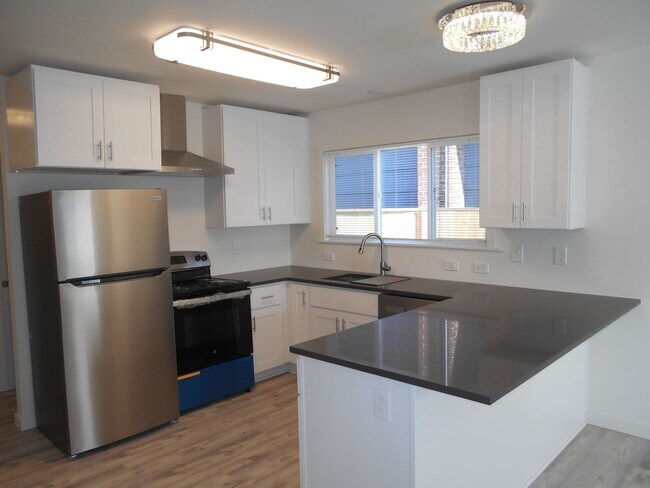 Building Photo - Completely Remodeled Home in Vibrant Sellw...