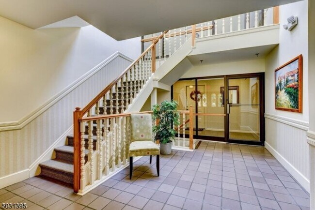 Building Photo - 18E Heritage Dr