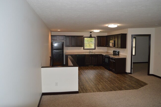 Building Photo - 467 Sparrow Way