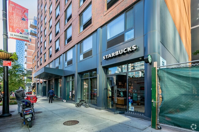 Building Photo - 2614 Jackson Ave