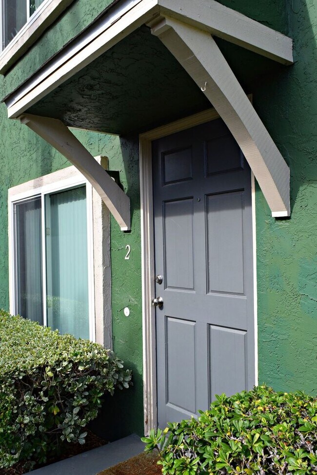 Foto del edificio - Charming 2 Bed / 1.5 Bath Townhome in the Heart of University Heights – Gated Community with Assi...