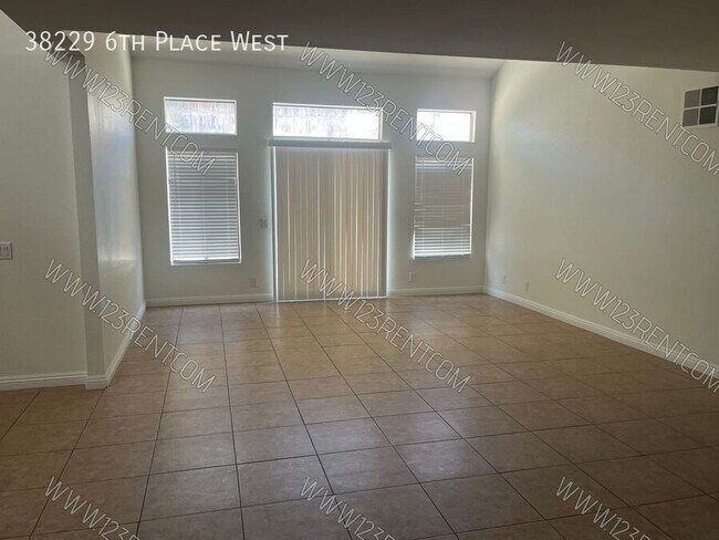 Foto del edificio - 38229 6th Pl W