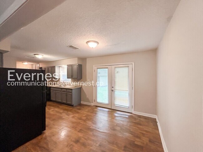 Foto del edificio - 5884 Caroline Dr