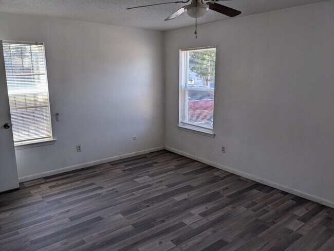 Building Photo - 2605 N Ayers Ave