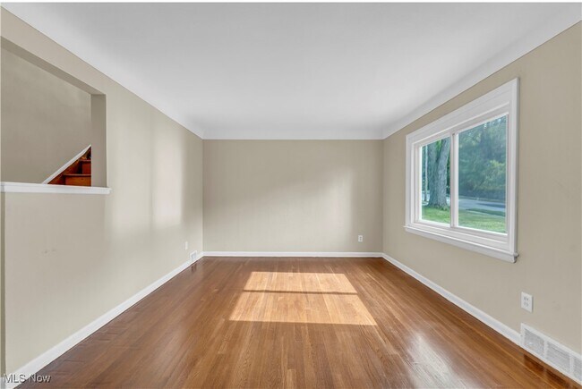 Foto del edificio - 5037 Greenhurst Dr