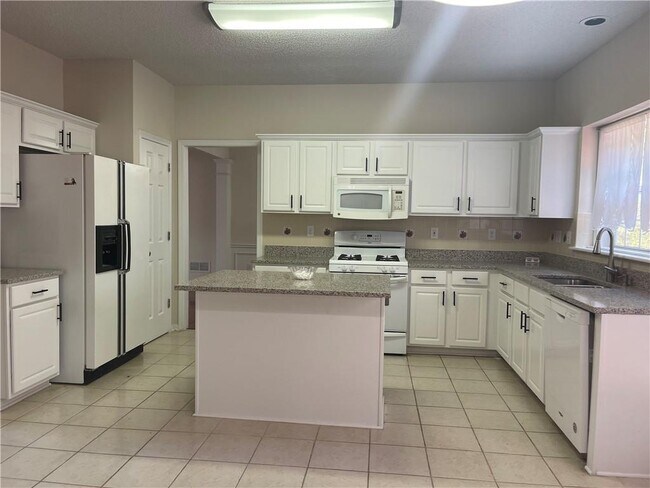 Building Photo - 3800 Lake Lanier Dr NW