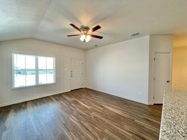 Foto del edificio - 1802 Montell St