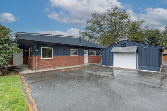 Foto del edificio - Large Renton Highlands Rambler with Grand ...