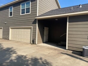 Building Photo - 517 Atchison St