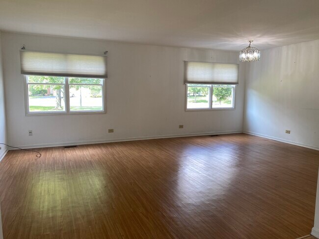 Foto del edificio - 720 Daybreak Ln