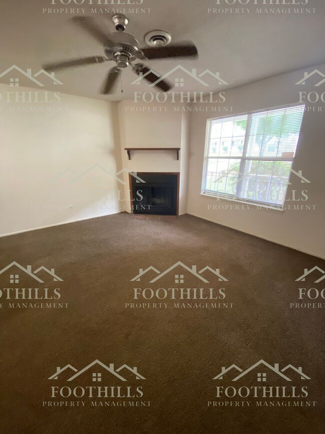 Building Photo - 2 bedroom Townhouse in Lexington Place