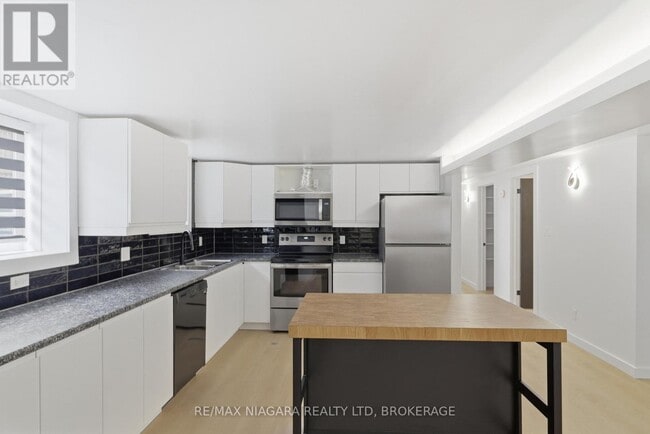 Building Photo - 1361 Station St