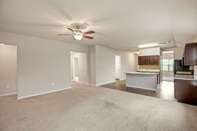 Building Photo - Comfortable 3BR / 2BA Home with Island Kitchen & Private Backyard