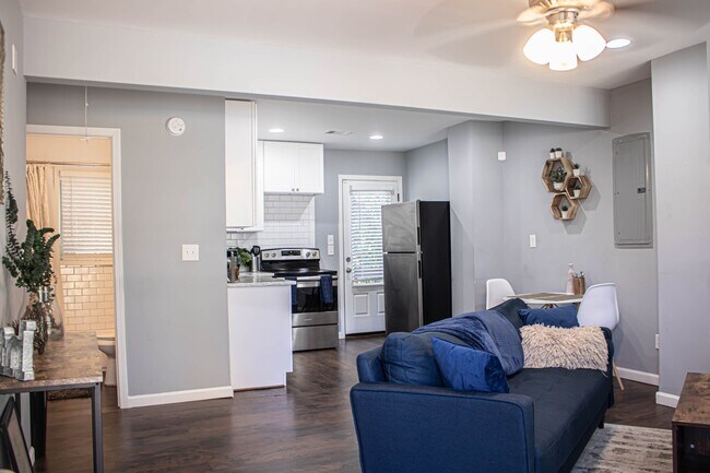 Photo - 444 Sunset Ave NW House