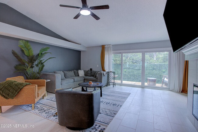 Building Photo - 11657 Brush Ridge Cir N