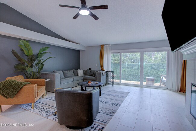 Foto del edificio - 11657 Brush Ridge Cir N