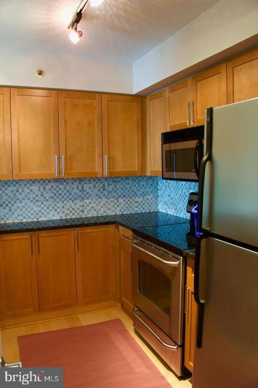 Building Photo - 7500 Woodmont Ave