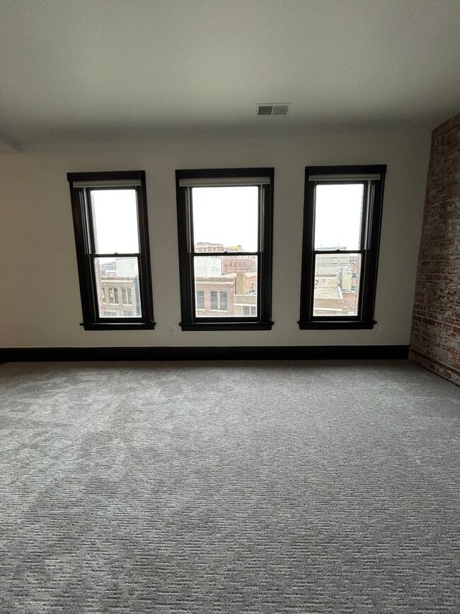 Photo - Adorable Studio Apartment in Downtown Omaha