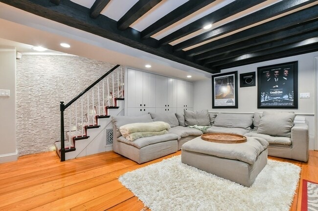 Building Photo - 17 Grove St