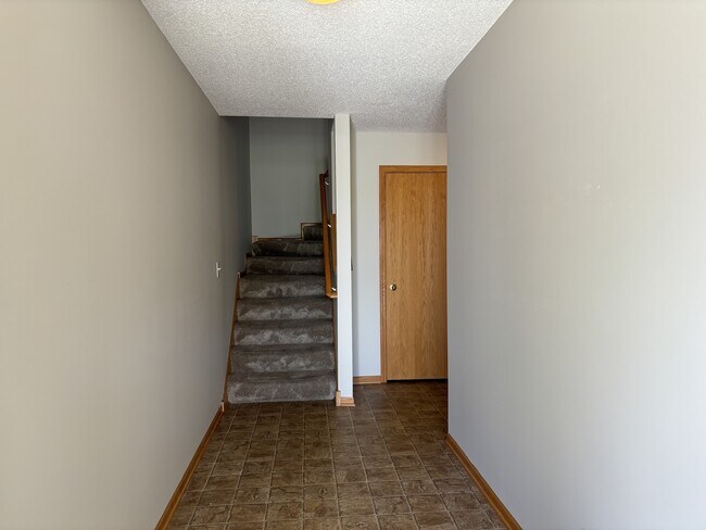 Foto del edificio - 1349 Willow Trail