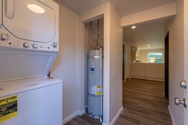 Building Photo - 850 Rockaway Beach Ave
