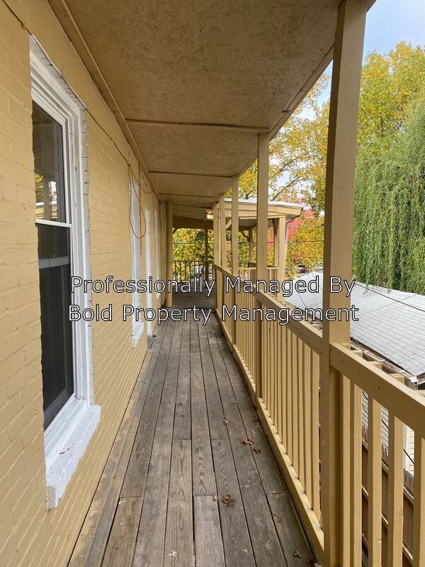 Building Photo - 2nd floor 4 bedroom
