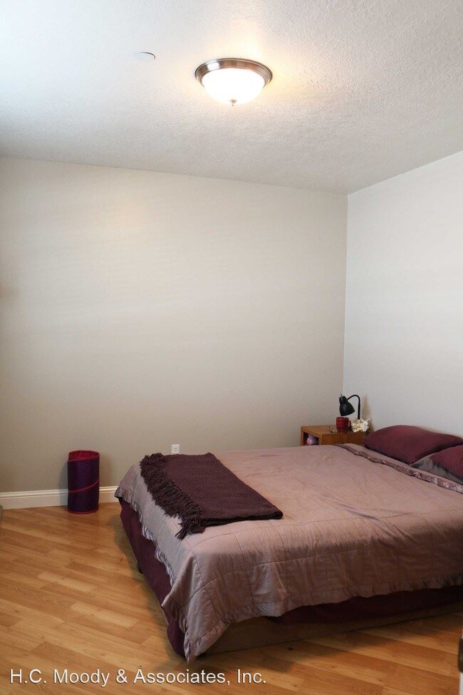 Building Photo - 3 br, 2 bath House - 221 N. 1200 W. Apt. 102