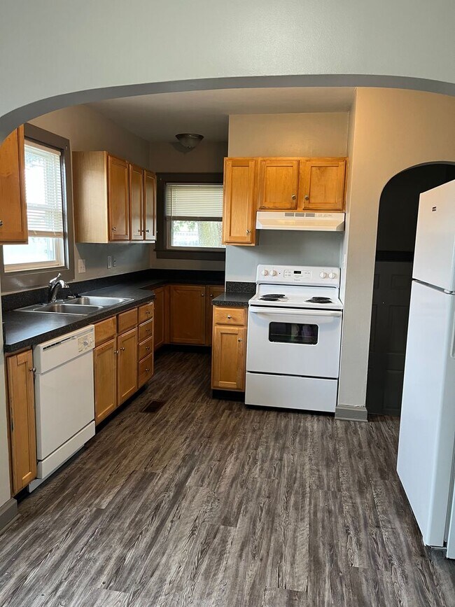 Foto del edificio - 4 Bedroom, 2 Bath East Side Near Universit...