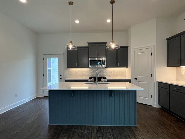 Foto del edificio - Beautiful new construction in Watson!