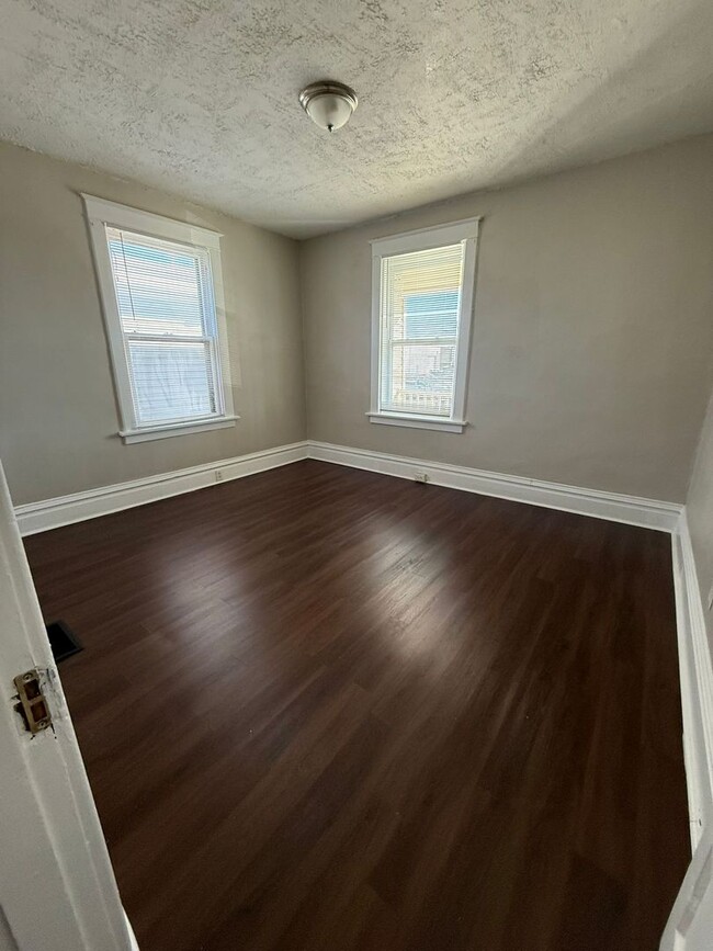 Building Photo - Nice Newly Renovated 2-Bedroom Home