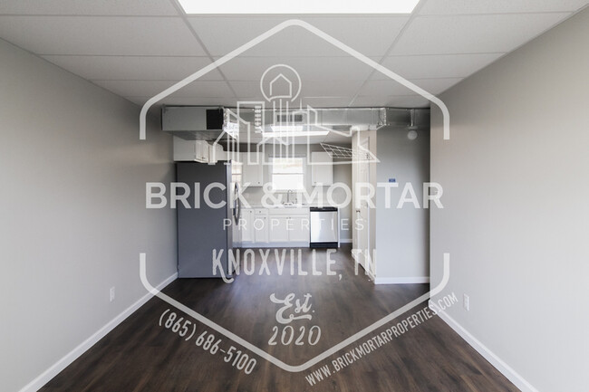 Building Photo - 1005 Clendenen Rd