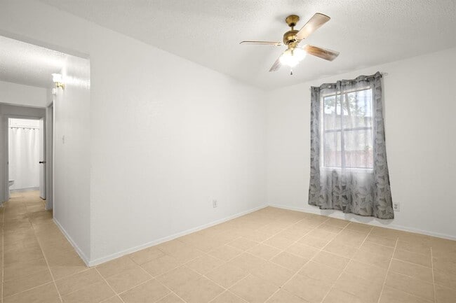 Building Photo - 300 Provines Dr