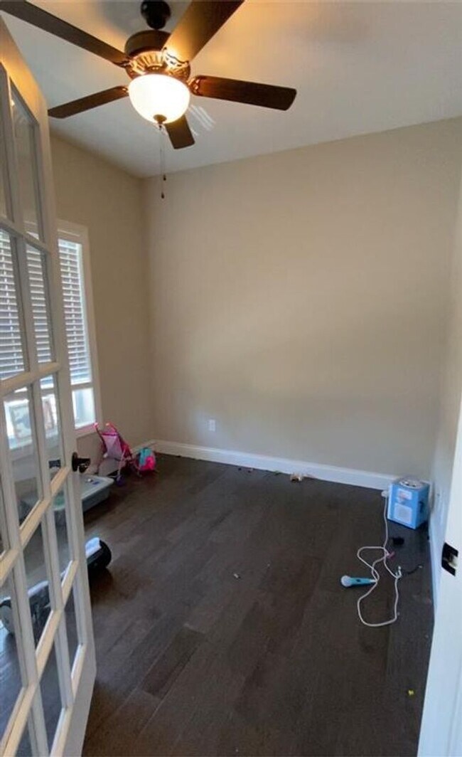 Foto del edificio - 1306 Mockingbird Ln