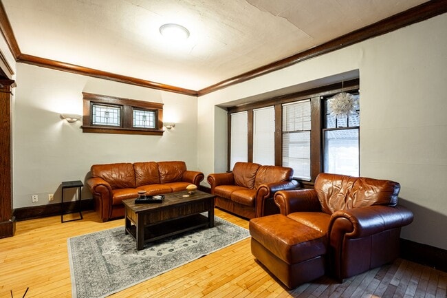 Foto del edificio - Oakland Upper Flat