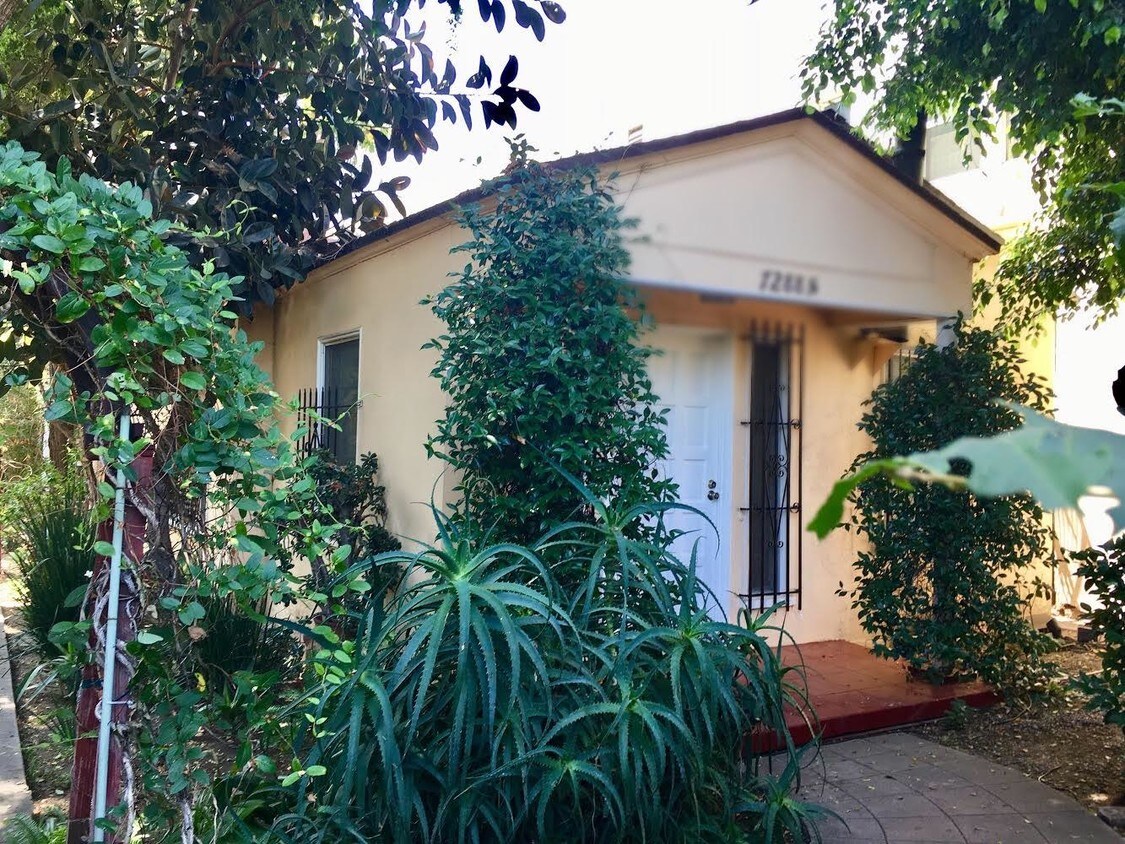 Front of Cottage - 7288 3/4 Fountain Ave