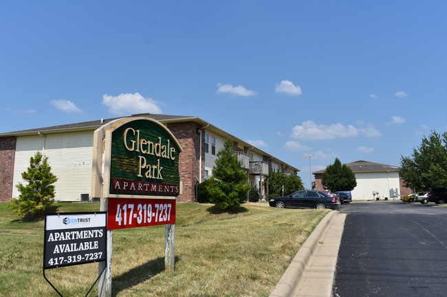 Signage - Glendale Park Apartments