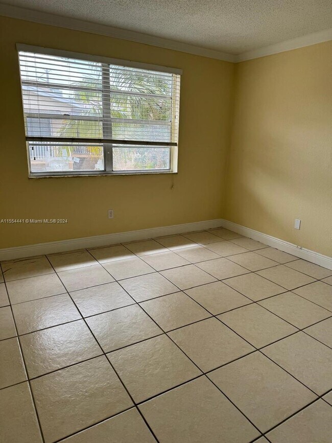 Foto del edificio - 4180 NW 79th Ave