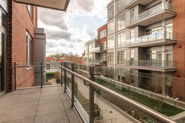 View of courtyard from balcony - 601 N Fairfax St