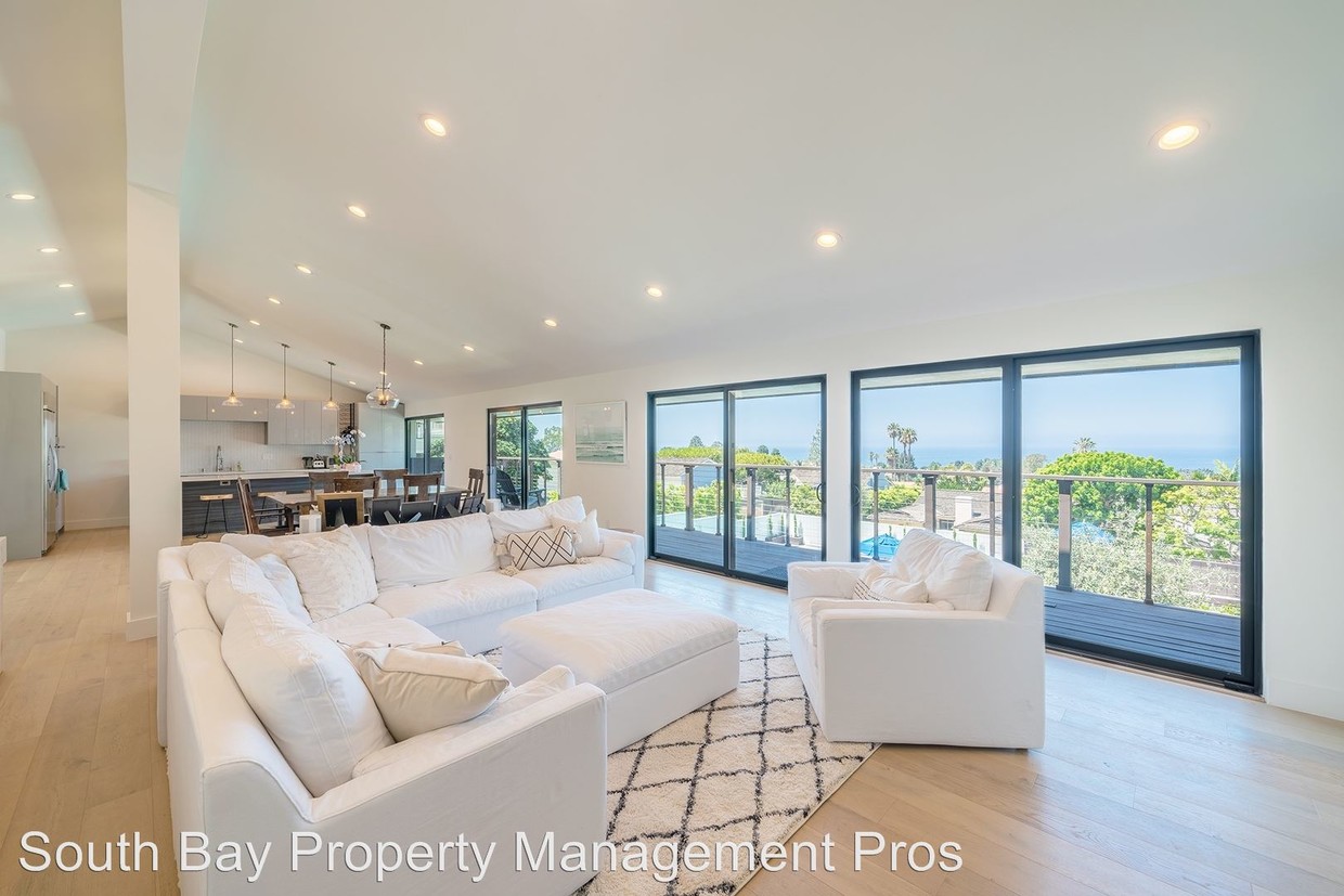 Foto principal - 2805 Palos Verdes Dr W