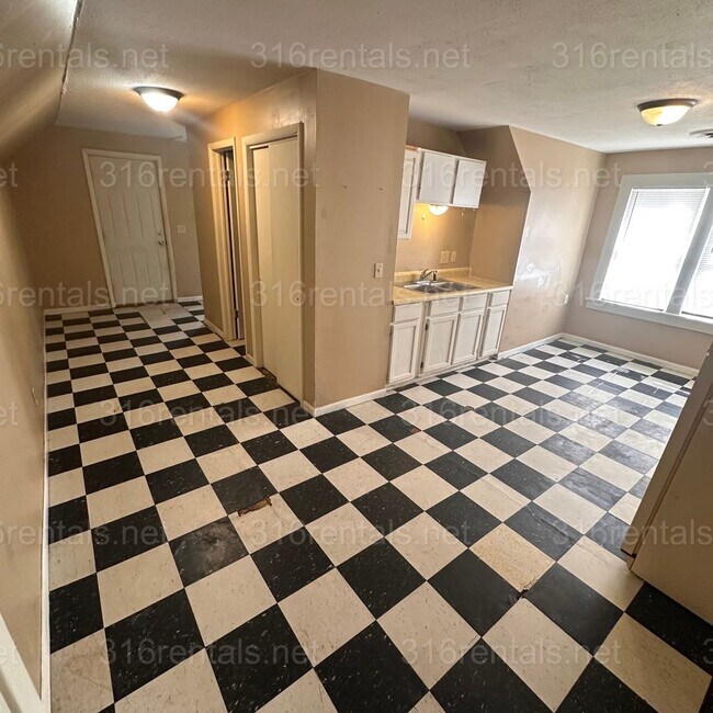 Foto del edificio - $695 - 1 bed 1 bath - Multi Family Home